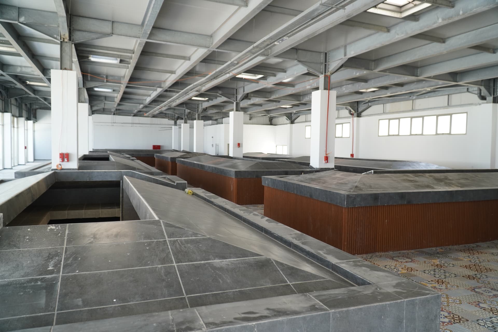 Alignement des étals et sols en carreaux de ciment