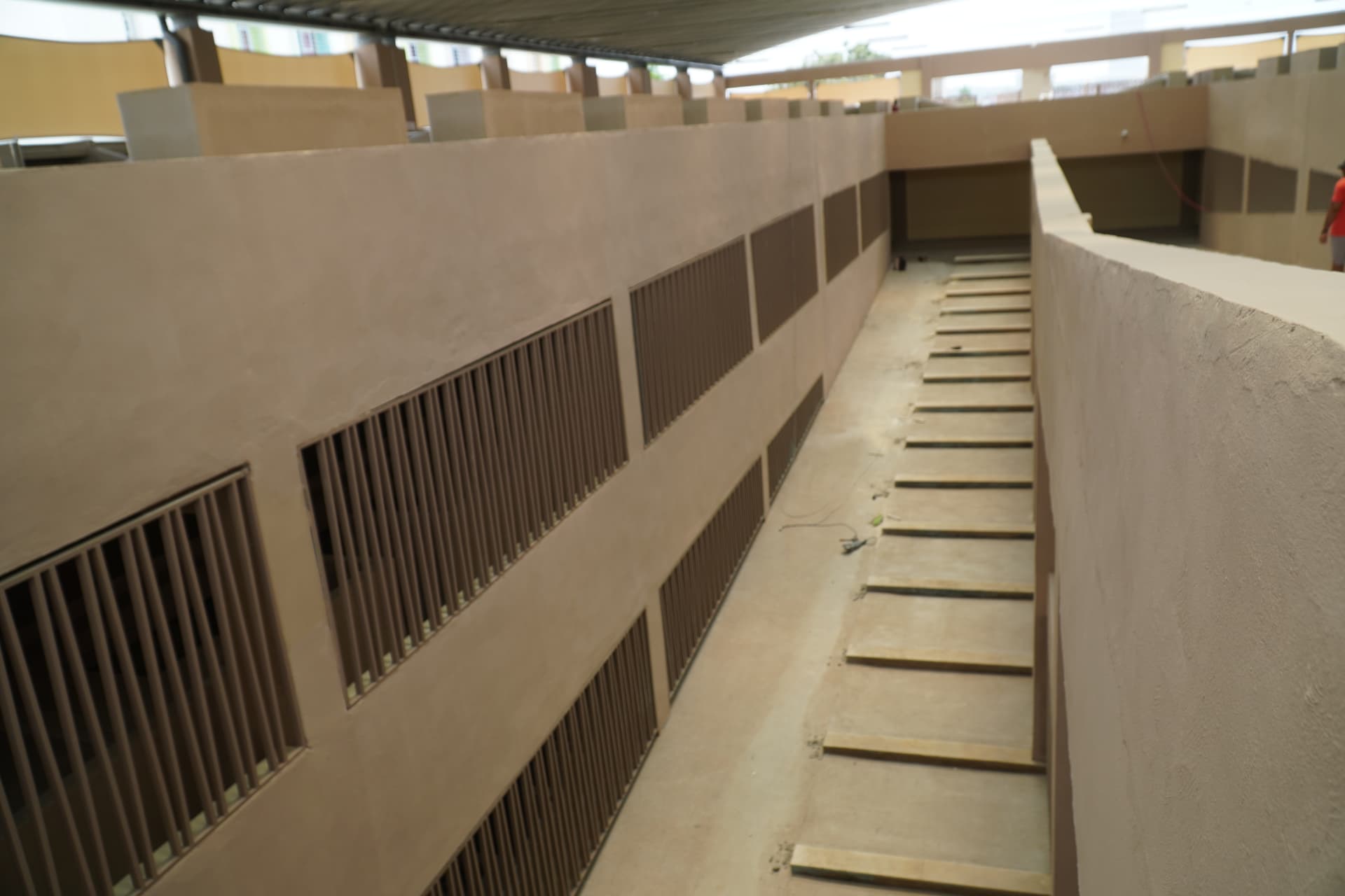 Galerie technique et grilles de ventilation